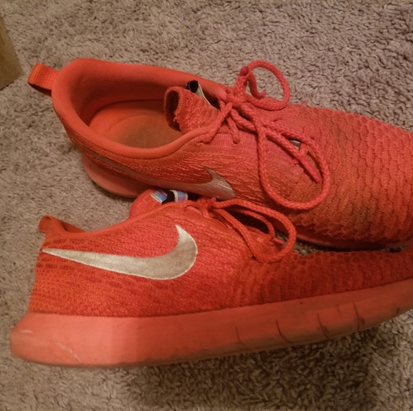 Nike - Picture 3 of 3